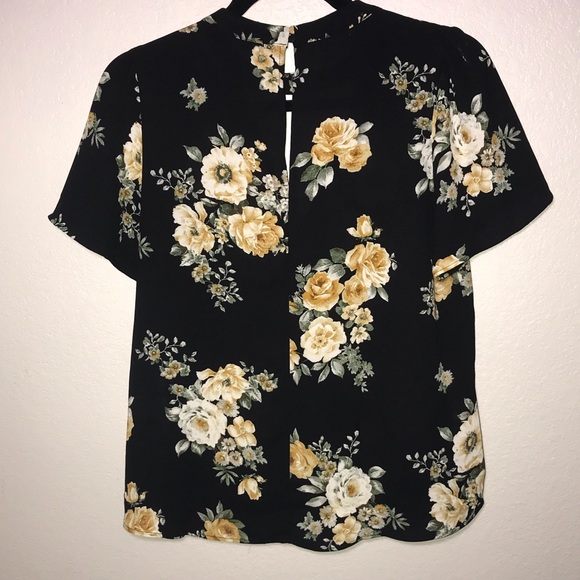 🌻𝚅 𝚗𝚎𝚌𝚔 𝚏𝚘𝚛𝚖𝚊𝚕 𝚜𝚎𝚡𝚢 𝚌𝚑𝚒𝚚𝚞𝚎 🐝 - Picture 2 of 4